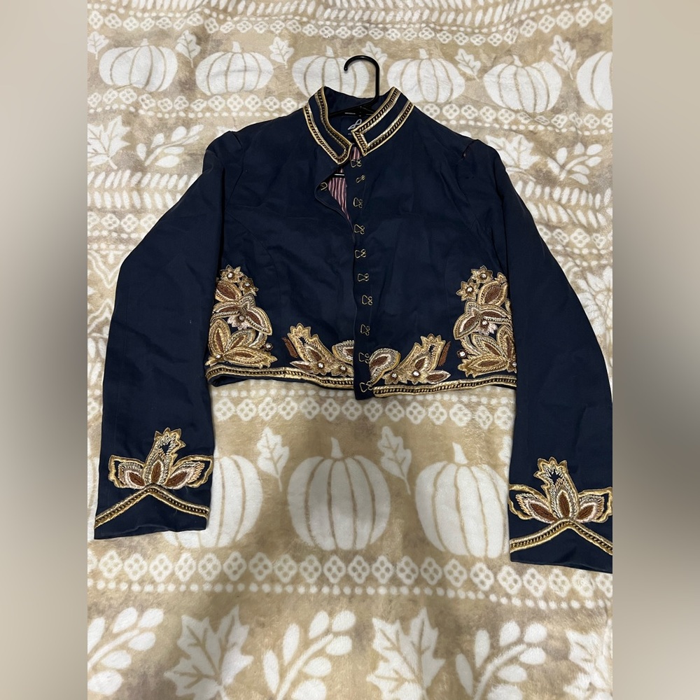 Super unique vintage styled jacket! very thick and warm